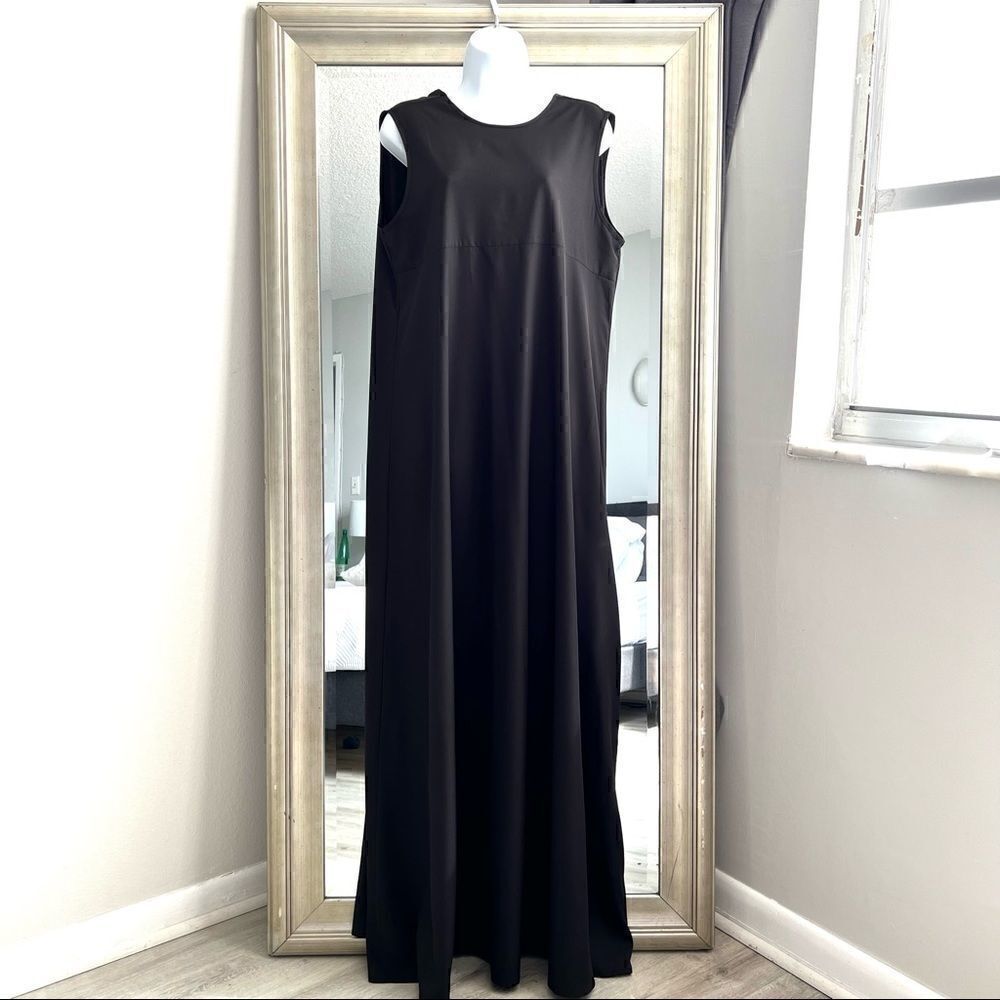 UMBRANDED Loose Simple Solid Black Color Sleeveless V-Neck Maxi Dress Size M-L